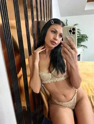 fac si party uri ma si deplasez   