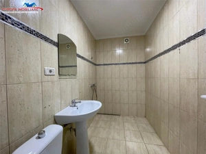 Spatiu comercial de vanzare  Zona E3 - imagine 5