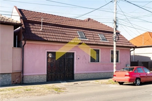 Casa in zona Parneava 5 camere de vanzare