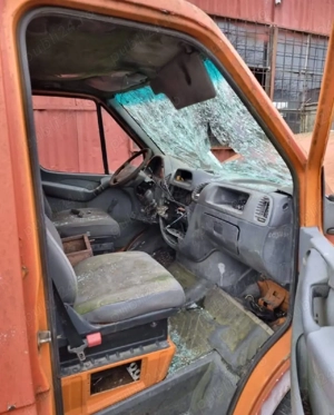 Mercedes Sprinter pentru piese (1.500   euro) citit descrierea înainte de a mă contacta! - imagine 5