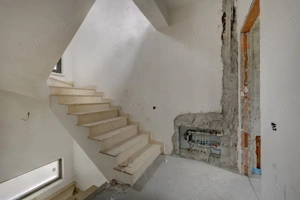 Casa se preda finisata - 4 bai - 3 dormitoare - curte - parcare -  metrou Păcii  - imagine 15