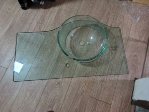 Vând lavoar de sticlă cu blat