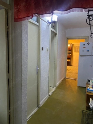 Apartament de vanzare - 3 camere, 63mp, etaj 3 4 - Str Imparat Traian - imagine 2