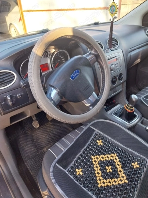 Vănd Ford Focus 1,6 benzină  - imagine 2