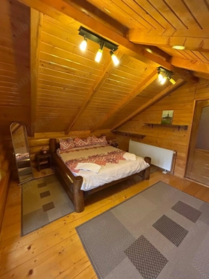 Vând Cabană 3 Dormitoare, 5 Ari Teren, Jacuzzi și Loc de Joacă - imagine 8