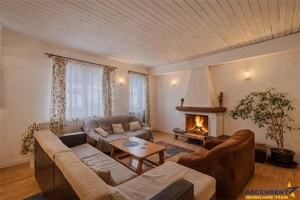 Locuinta cu caracter,doua niveluri,4 camere,terasa,garaj,curte,Centru Istoric Brasov: FILM 3D!