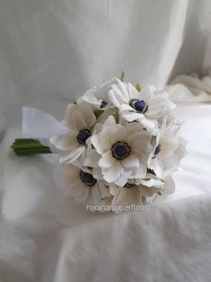 Buchet cu anemone albe