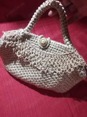 Vind poșetă de damă împletită. 