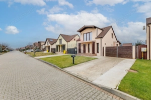 Casă cu 4 camere de vânzare în cartierul Westfileld Arad