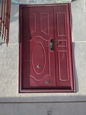 Spre vanzare casa demisol si parter decomandata garaj si teren - imagine 3