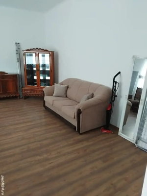 Spre vanzare casa demisol si parter decomandata garaj si teren - imagine 5