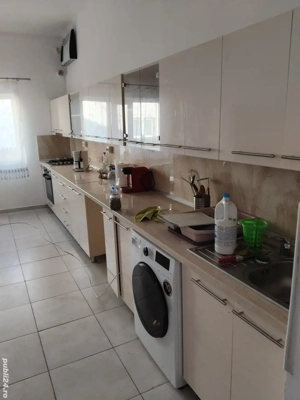 Spre vanzare casa demisol si parter decomandata garaj si teren - imagine 9