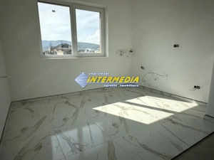 Casa Noua pe un nivel cu 4 camere cu terasa si toate utilitatile - imagine 2