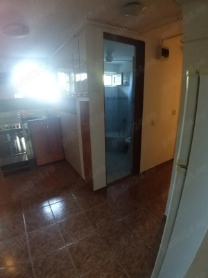 Proprietar, inchiriez garsoniera la curte - imagine 3