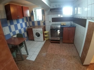 Proprietar, inchiriez garsoniera la curte