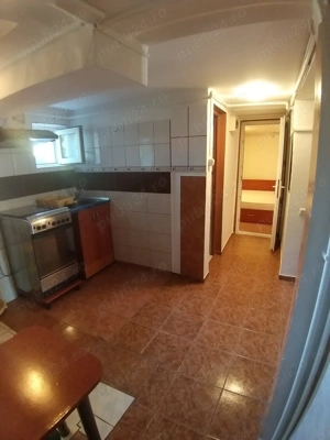 Proprietar, inchiriez garsoniera la curte - imagine 2