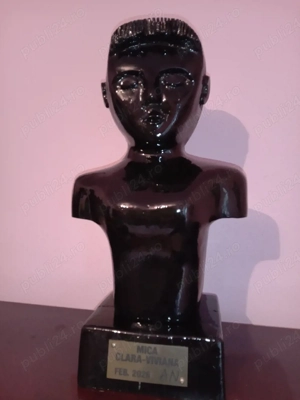 bust sculptura in lemn