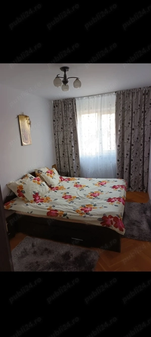 Oferta:set pat dormitor cu lada de depozitare,2 noptiere cu o  comoda preț 650 Ron