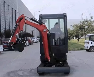 Miniexcavator TCM E Diesel 3 cilindri LAIDONG E5  KUBOTA 1,5 si 2 To NOU Garantie 