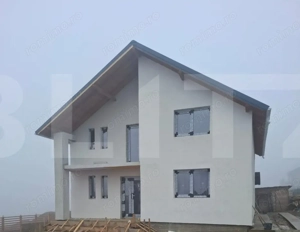 Casă la roșu cu vedere superbă la lac – Zona Lebăda