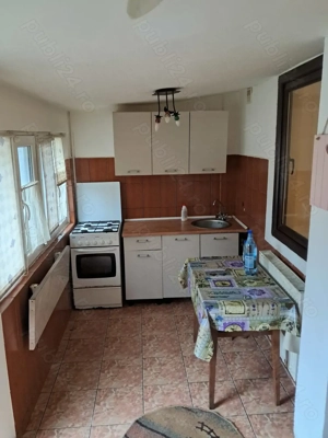 Închiriez garsoniera 