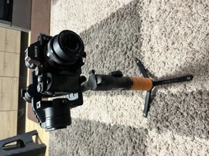 Stabilizator Crane 3 în perfectă stare de funcționare cu zoom și focus 