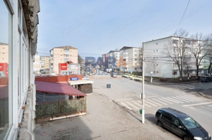 Apartament spațios cu 4 camere - renovat modern, mobilat și utilat - imagine 14