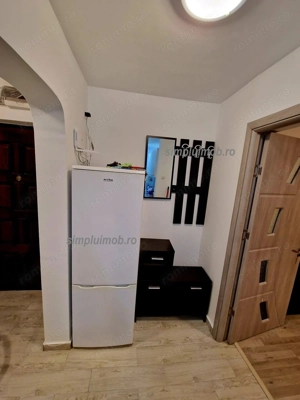 2 Camere Decomandat Renovat Sector 4 Resita/Huedin - imagine 5