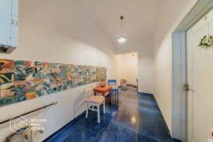 Apartament ultracentral, 2 camere, curte cu acces auto - imagine 2