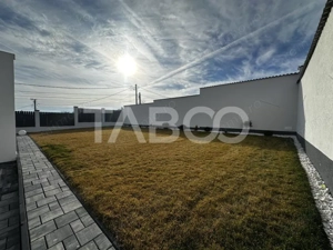 Casa individuala de vanzare P+E+Pod teren 498 mp front stradal 17 ml