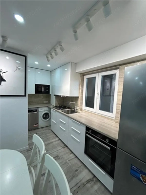 INCHIRIERE APARTAMENT 3 CAMERE ZONA PIATA SF. VINERI – UNIRII SECTOR 3