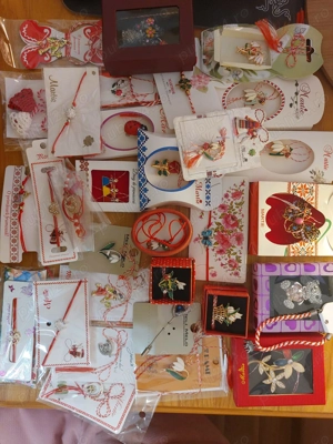 32 martisoare diverse