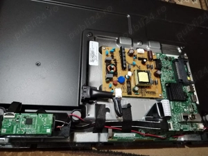 Hyundai 32"cu 17ips63 și 17mb281