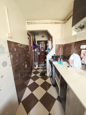 Vand apartament cu 2 camere în Hunedoara, zona Traian vuia, etaj 3. Pret 33000   - imagine 4