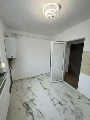 Vand apartament cu 2 camere decomadat zona buna  - imagine 2