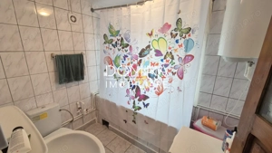 Vânzare proprietate 2 case - teren generos - facilități complete - sat Cârbești - imagine 8