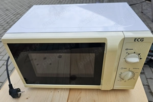 Cuptor cu microunde ECG 700 W utilizare functioneaza perfect