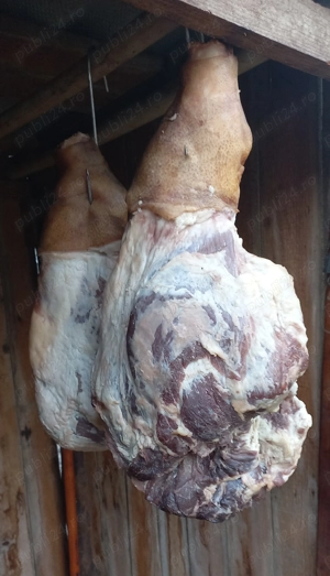 Vand 2 picioare de porc afumate
