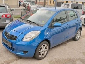 Toyota Yaris 1.3 benzină , automata