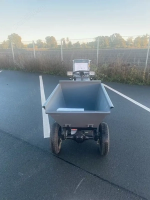 o remorcă electrică pentru hrana animalelor