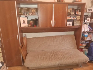 Bibliotecă cu canapea extensibilă 