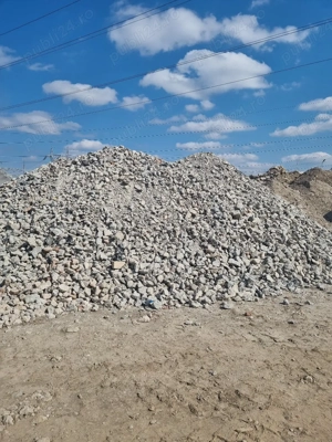 livram beton concasat in tot judetu Timis,piatra concasata,nisip sorturi ,balastru pamant de gradina