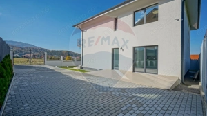 Casă / Vilă cu 5 camere de vânzare în zona Bunloc - imagine 3