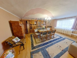 Casă cu 5 camere de vânzare, str. Dragoș Vodă - imagine 2