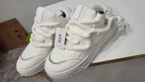 Incaltaminte si pantaloni tip vagabond - imagine 6