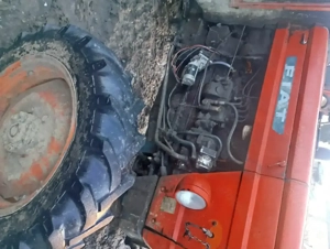 Vând urgent tractor fiat 750 - imagine 3