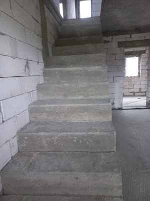 Casa la rosu - imagine 4