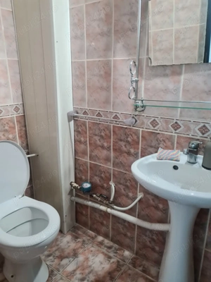 inchiriez apartament 3 camere, decomandat, 70mp, zona Nicolina 2 - imagine 8