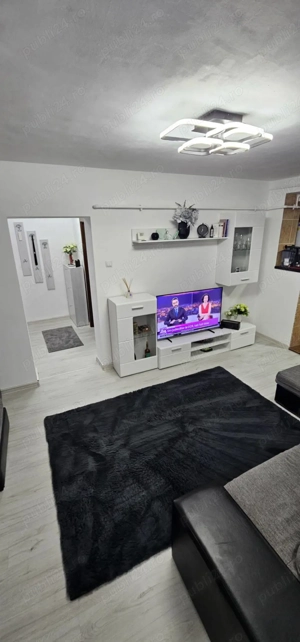 Proprietar - Apartament de 2 camere transformat in 3, de inchiriat incepand cu 1 Martie: