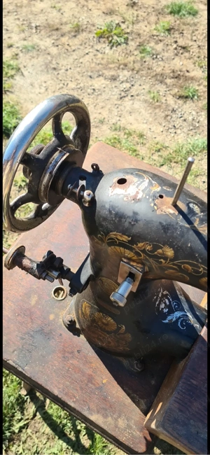 vand masina de cusut veche - imagine 4